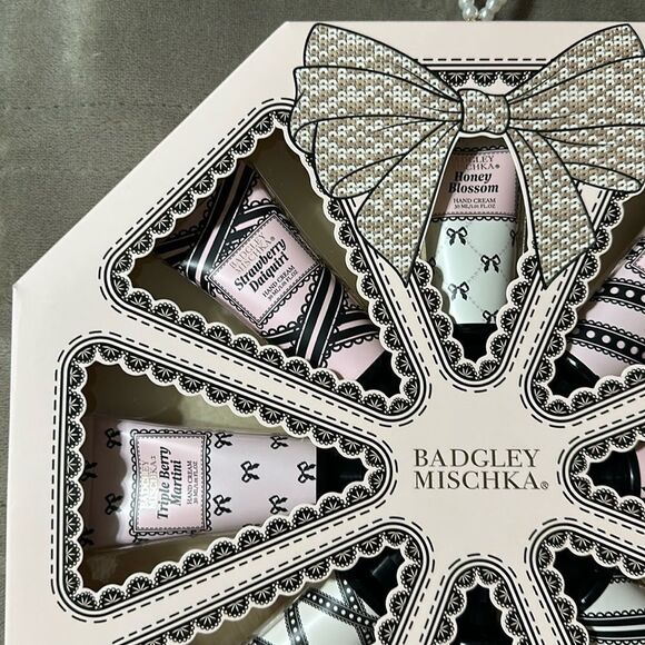 Badgley Mischka 8 pc Pamper Hand Cream Collection Gift Pack for Her - Picture 2 of 10